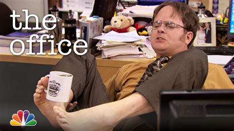 I caress myself in the osteopath's office while he takes care of my husband !! Watch The Office Web Exclusive: Dwight Only Uses His Feet ...