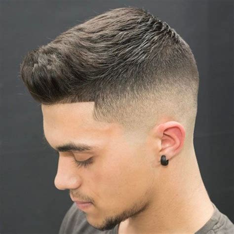 El corte low fade es popular entre raperos y es un estilo clásico que requiere de la. Corte Mid Fade Medio / Corte de cabello- diseño mid fade - YouTube - Este copete quiff es genial ...