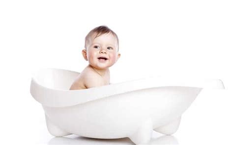 The timing of your baby's very first bath has changed over the last few years. Best Bath Tub for Baby 2020 - Tips on How to Buy ...