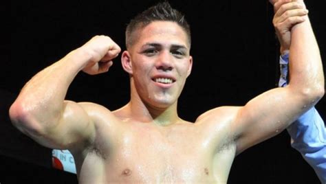 Brian castaño, el argentino campeón mundial omb, se enfrentará este sábado al estadounidense jermell charlo en lo que será la pelea de boxeo más importante de su carrera, por todos los. Brian Castaño de La Matanza a New York - El Nacional de ...