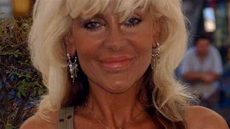 Donatella rettore non delude le aspettative del suo pubblico, comando un ennesimo sold out per il suo concerto al teatro posillipo. Donatella Rettore sclera su Facebook: "Addio" - poi ...