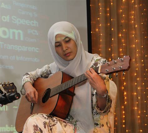 Viral nurul hidayah jilbab terbaru. Berita Lembah Pantai: Nurul Izzah - MP Paling Power Dalam ...