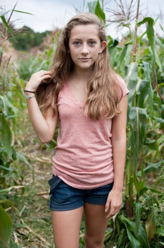 Throw a little @hairitagebymindy dry shampoo in your roots and this makes 4 or 5 day hair looks amazing! Cool-Hairstyles-for-12-years-old-girl-5 - Red School