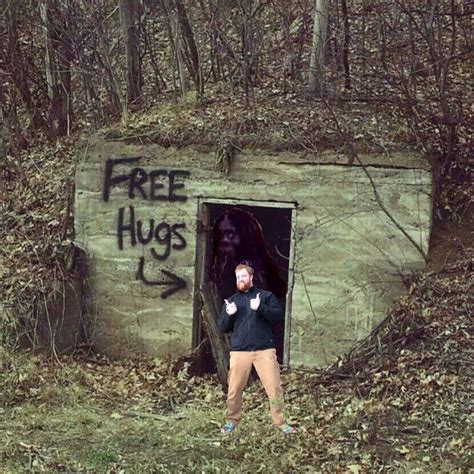 Share the best gifs now >>>. FREE HUGS : creepy