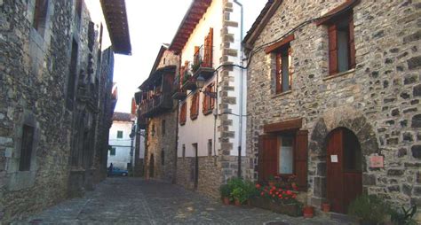 Casa rural para familias y personas que quieran conocer navarra, su naturaleza, gastronomía y lugares.669654504 y visitar #nacederodelurederra. Casa rural Tetxe - Casas Rurales en Navarra