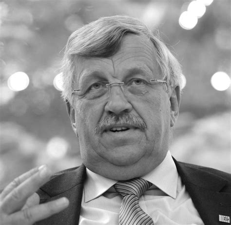 Kassels regierungspräsident walter lübcke (cdu) ist am wochenende unerwartet gestorben. Bürgermeister zu Mordfall Lübcke: „Die rechten ...