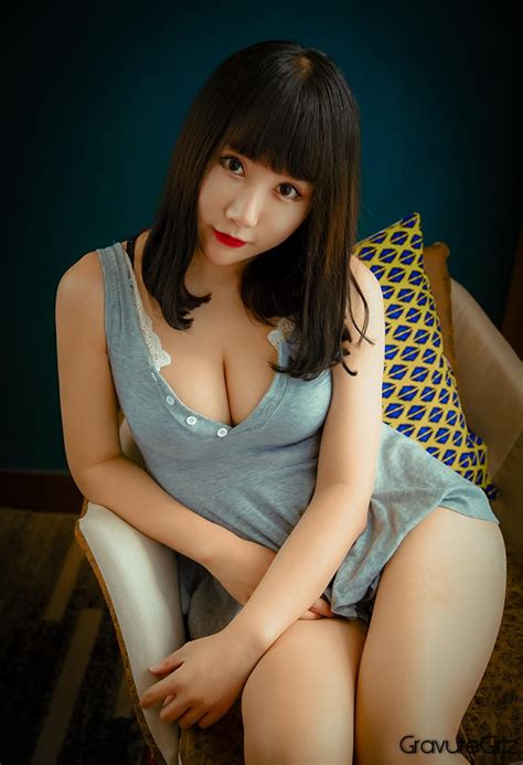 Gak tahu kenapa, setelah nonton penampilan nobel, kok jadi terhibur banget ya sama kepercayaan. Japanese Gravure Idols