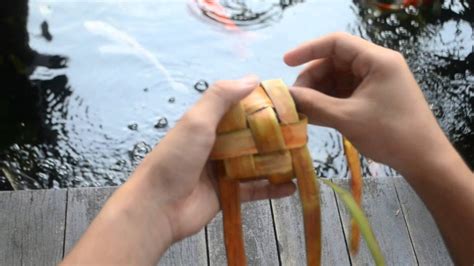 Maybe you would like to learn more about one of these? Cara Mudah Menganyam Ketupat - YouTube