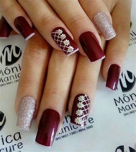 Las uñas pintadas de color rojo son un clásico, especialmente cuando se acerca el otoño y el invierno, donde apetece más que nunca llevarlas de este color, especialmente de un tono rojo oscuro. Uñas Pintadas Morenas : 3 Combos de colores de esmaltes según tu tono de piel ... - Tenga en ...