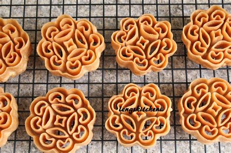 Chinese new year for the year 2018 is celebrated/ observed on friday, february 16. More Chinese New Year cookies!!! Beehive cookies ...