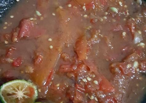 Kehadiran sambal sangat dinantikan di setiap masakan sambal 'mboksiyah' paling enak dihaluskan dengan cobek. Resep Sambel (mentah) tomat terasi oleh Fia Luthfiana ...