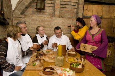 Weitere straßen aus münchen, sowie die dort ansässigen unternehmen finden sie in unserem stadtplan für münchen. Restaurant Welser-Kuche im Feldherrnkeller in München