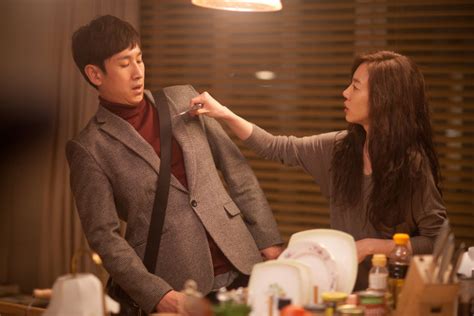 Jung in (lim soo jung) and doo hyun (lee sun kyun) meet in nagoya, japan during an earthquake. All About My Wife - AsianWiki