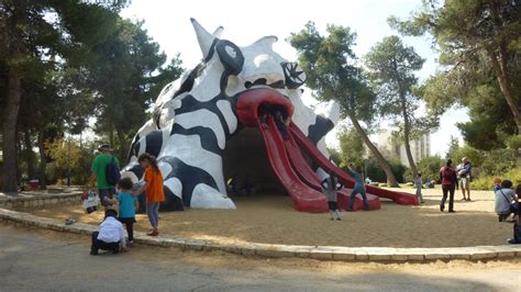 Izrael a palestina považují jeruzalém za své hlavní město. Monster Park in Jerusalem - Playscapes