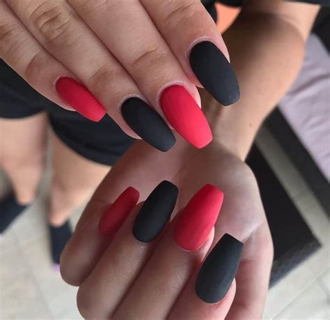 Las uñas acrílicas negras 2021 son todo un clásico. Uñas Acrilicas Negras Con Rojo : Unas Acrilicas Tinto Y ...