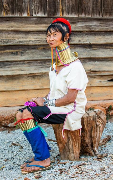 Padaung or padaung karen, also known as kayan, is a karen language of burma, spoken by the kayan people. Padaung Stock Photos - Download 1,539 Royalty Free Photos