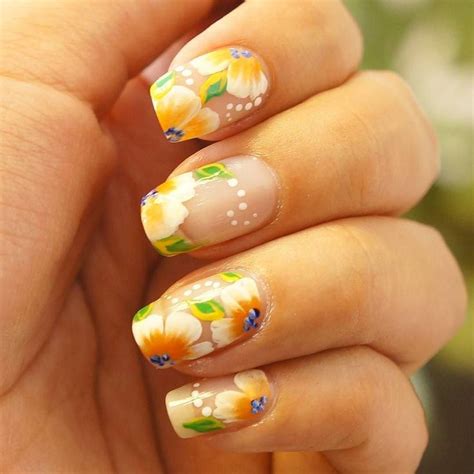 One stroke nail art is the signature nail art of the tjungs salon. Another one stroke nail art design #tb by adri.mani ...