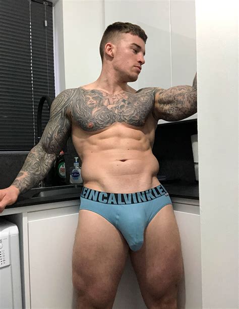 Buzzfeed has breaking news, vital journalism, quizzes, videos, celeb news, tasty food videos, recipes, diy hacks, and all the trending buzz you'll want to share with your friends. Chris Hatton @hatt17 - Pack 2 - PORNOGAYPHY