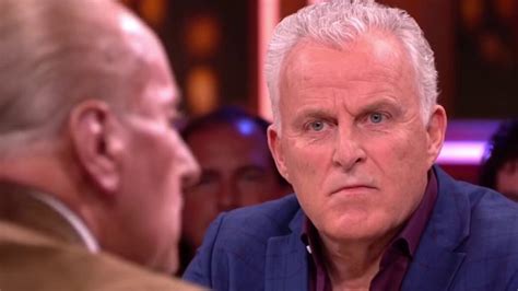 Hij begon het programma in 1995 en was actief als presentator en hoofdredacteur. 'Zwarte dag': 'Peter R. de Vries vecht voor zijn leven'