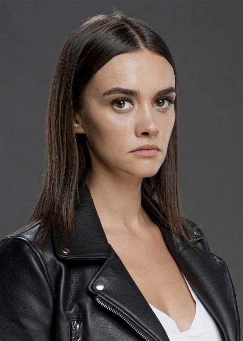 Oyuncu hande soral'ın kız kardeşi olan bensu soral marmara üniversitesi grafik bölümü mezunudur. Hande Soral - Muslim Turkish Actress Hande Soral ...