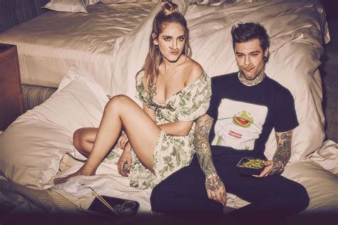 Maybe you would like to learn more about one of these? Fedez posta (per sbaglio) un'immagine della Ferragni in ...