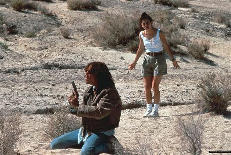 Bir yılın sonunda ford mankenlik ajansı'yla yaptığı anlaşma. Blue Desert - Movie Stills - 004 - Courteney Cox Online ...