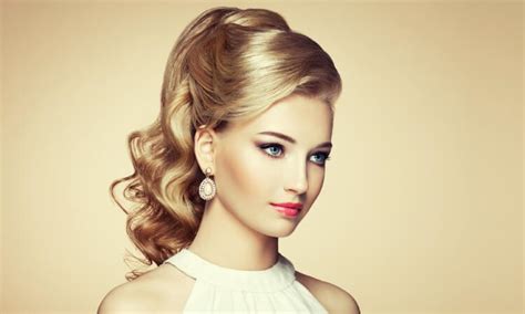 What about flicking the hair for a large forehead? Big Foreheads? 9 Gorgeous Hairstyles For Big Foreheads