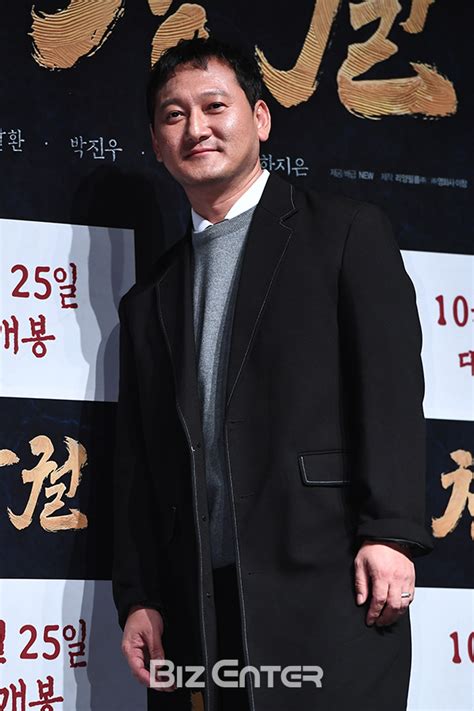 Born december 11, 1974) is a south korean actor. BZ포토 정만식, '신상을 신고 뛰어보자 팔짝' - 이투데이