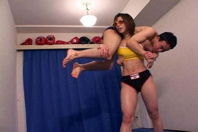 9 987 просмотровдва месяца назад. Strong Females: wife lifting husband