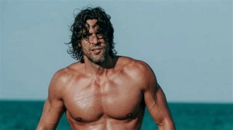 טאמטה (he) cantante griega (es); Γνωρίζατε ότι ο Γιάννης Σπαλιάρας έχει αδερφό; Είναι ...