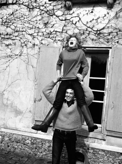 Schauspieler alain delon sieht den frühen tod von romy schneider als erlösung für die schauspielerin. Romy Schneider and Alain Delon at home | Coppie