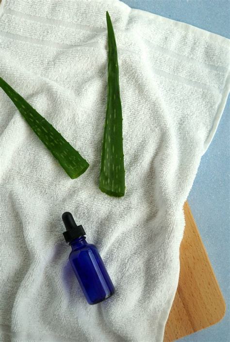 You would find no trouble using it even under makeup! DIY Zit Zapper Anti Acne Gel - The Makeup Dummy