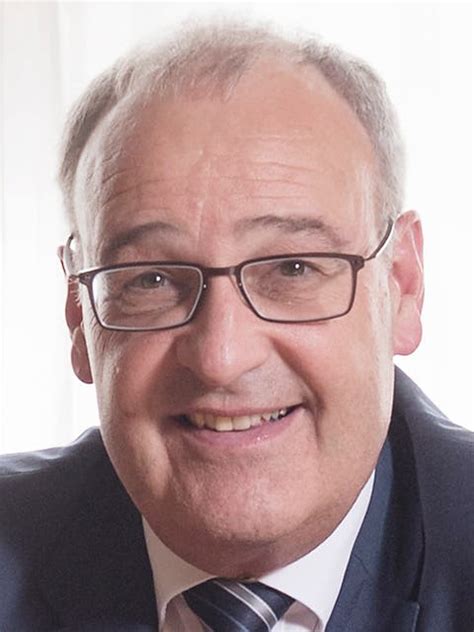 Sein stellvertreter (vizepräsident) wird in der regel nachfolger im. Streit um Impfstoff-Patente: Guy Parmelin spricht mit ...