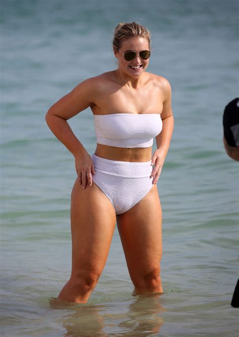 No one wants to get caught with camel toe. iskra cameltoe : iskralawrence