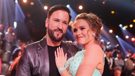 An der hochzeit von michael wendler und claudia norberg soll der „namensklauer ihren vater darum gebeten haben, den namen norberg annehmen zu dürfen. Claudia Norberg: Darum soll Laura Müller nach der Wendler ...
