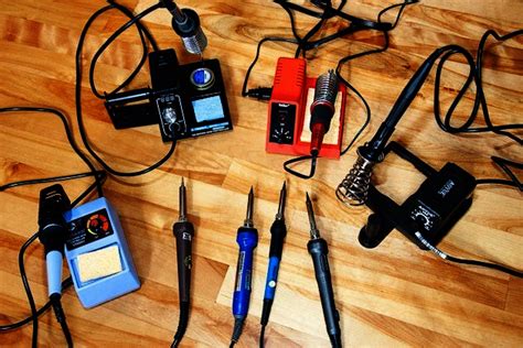 In the guitar player repair guide legt dan erlewine je stap voor stap uit hoe je veelvoorkomende reparaties aan electrische en akoestische gitaren uitvoert. Best Soldering Irons For Guitar Repair | Top Guitar Soldering Iron