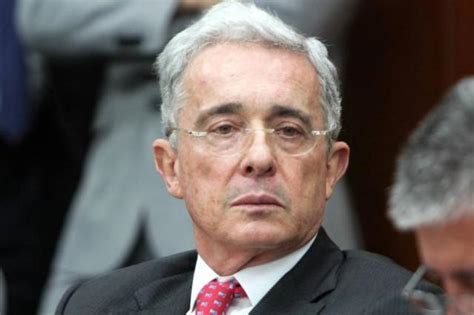 Alvaro uribe velez is a tough conservative who has dominated colombian politics for the past eight years. Colombia: Álvaro Uribe Vélez coloca lápida sobre los ...
