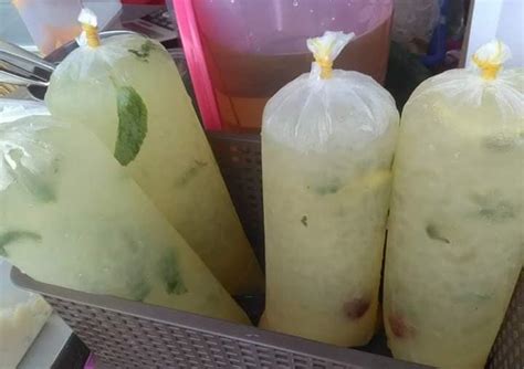 Orang yang berniaga air teh ais pyorr dalam balang ni selalunya akan untung kerana setiap kali mereka jual, sebalang air ini akan habis terjual dengan mudah. Resepi Ais Lemon Pudina Dan Ais Lemon Pudina Laici Asam Boi