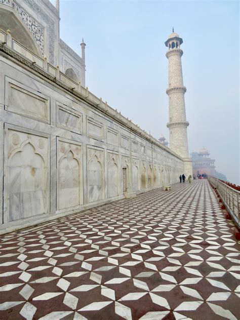 Taj mahal is so beautiful that is is hard to decide which angle or location is the best to get the most mesmerizing view. Best Way To Get To The Taj Mahal From The Us / Do hire a ...