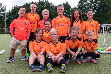 We did not find results for: Kleine mensen ontmoeten elkaar op het voetbalveld | Foto ...