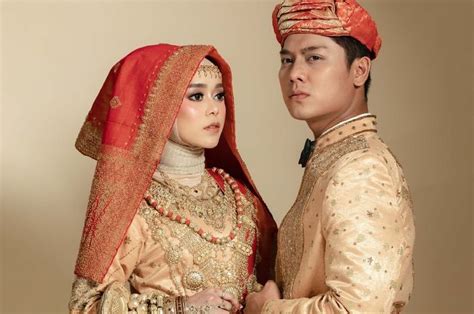 Cincin permen yang digunakan untuk melamar ini merupakan salah satu jajanan jaman dulu yang belakangan semakin sulit ditemukan di sejumlah daerah. Kecil Mungil tapi Berharga Puluhan Juta Rupiah, Begini ...