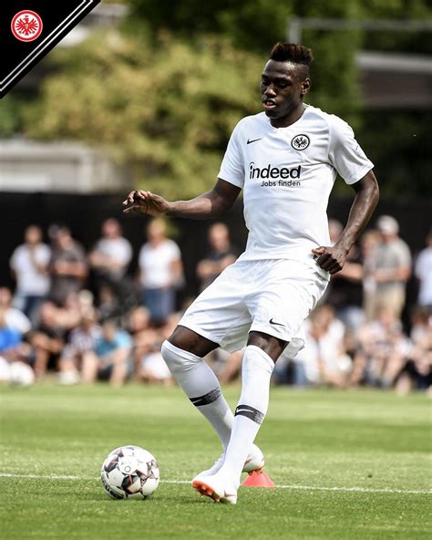 Weitere ideen zu eintracht frankfurt, eintracht, frankfurt. Eintracht Frankfurt 18-19 Away Kit Revealed - Footy Headlines