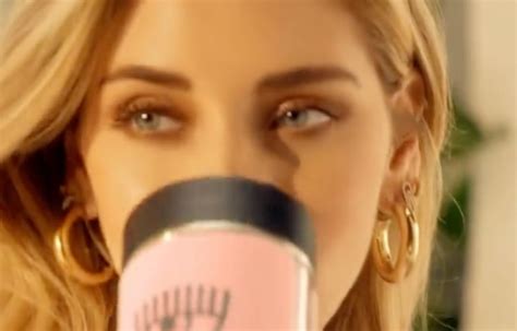 Zum verkauf steht ein thermobecher von der marke. Chiara Ferragni, annuncio: ora anche la collezione ...