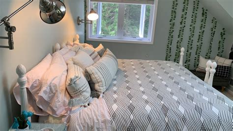 The bedding was actually my starting off point. Easy Teen Bedroom Makeover - MomTrends