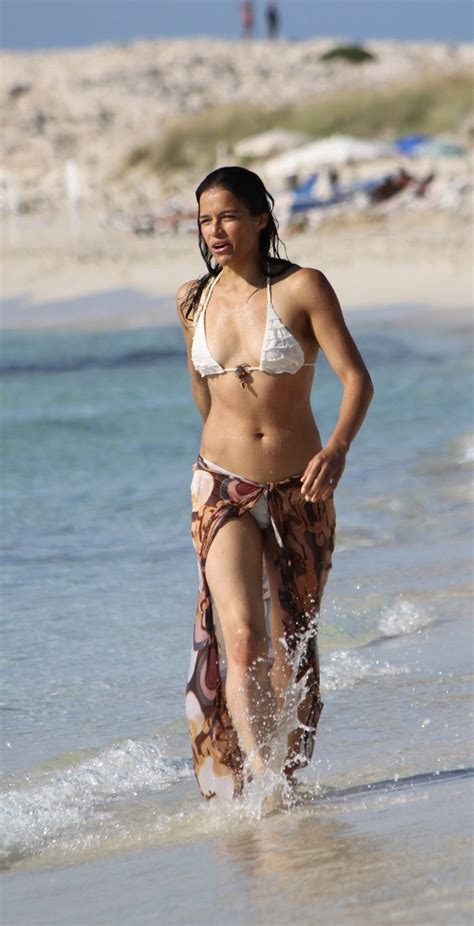 Between the combination of the anatomy and absolutely wonderful conditions, the shape is supposed to look like. Pasion Girl: Hot Michelle Rodriguez wet bikini at ...