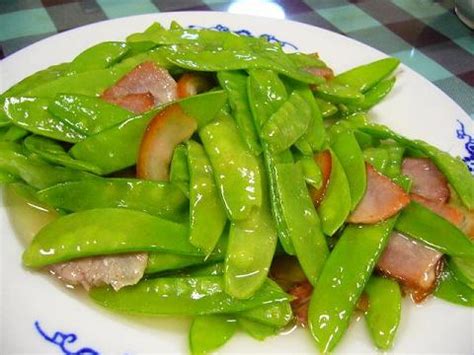 Pea, especially the snow pea. 【恵捷坊酒家】荷蘭豆炒月昔肉