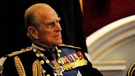 It is with deep sorrow that her majesty the queen has announced the death of her beloved husband, his royal highness the prince philip, duke of edinburgh. Le prince Philip célèbre ses 99 ans et dévoile une photo ...