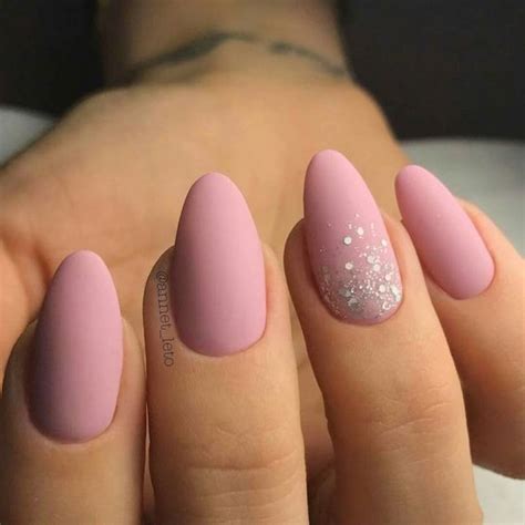 Diferencia entre uñas acrílicas y de gel. Colores de uñas para morenas: Descubre los tonos que ...