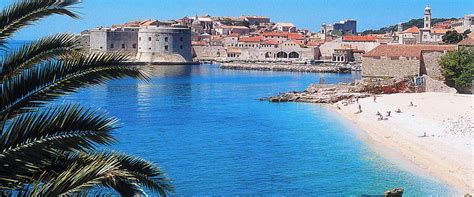 Situated on the southern adriatic sea coast, it is usually regarded as the most picturesque city on the dalmatian coast and is referred to as the pearl. Sju starka skäl för Dubrovnik | TUI Inspiration