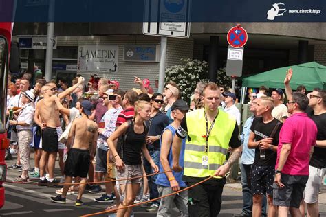 Abonnent*innen fahren mit uns günstig und bequem so oft sie wollen. CSD Berlin 2016: Bilderserie